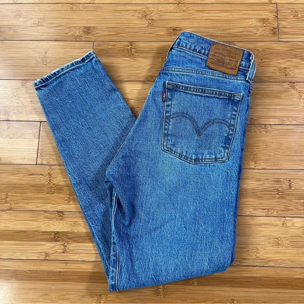 Levi's Wedgie Straight Leg Button Fly Classic Blue Jeans size 27 - Picture 11 of 12